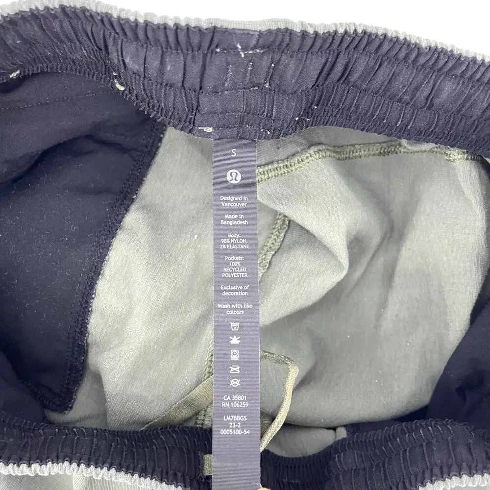 Lululemon Relaxed Fit‎ Green Pull-On Shorts Women's S Zippered Pockets
